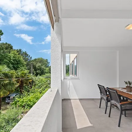 Poli Nona Apartament *